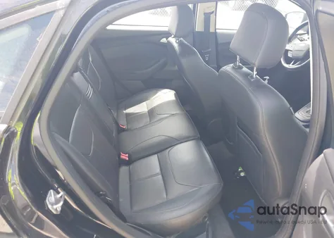 2015 Ford Focus Se z USA, uszkodzony, nr VIN 1FADP3F2XFL284094